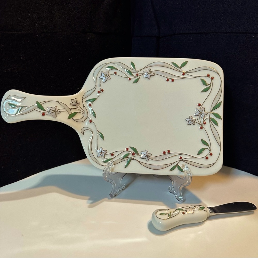 LENOX Frosted Berries Cheeseboard and Spreader- Like New